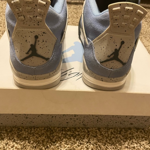 Jordan 4 UNC - Picture 3 of 4